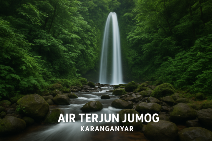 Keindahan Air Terjun Jumog dengan aliran air deras dan hutan hijau di Karanganyar