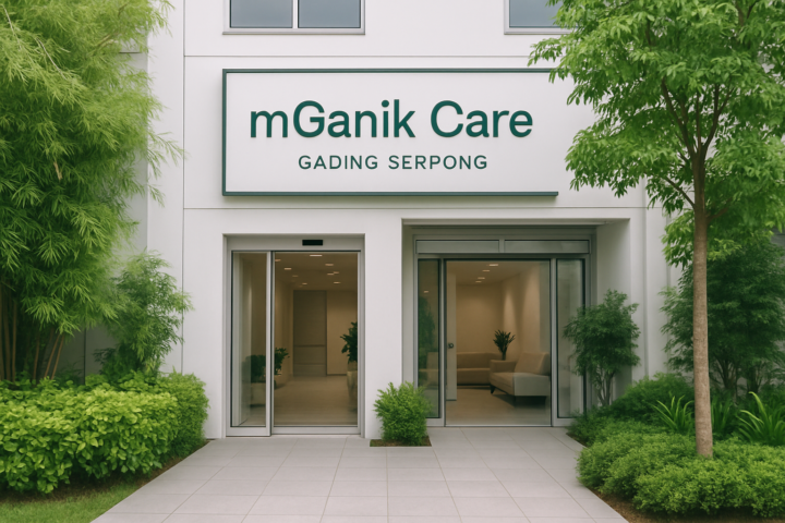 Foto pintu masuk klinik mGanik Care cabang Gading Serpong dengan suasana modern dan ramah.